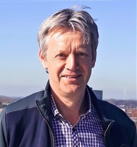 Portret van Arjen Wals, hoogleraar Transformatief Leren voor Sociaal-ecologische Duurzaamheid en Unesco Chair, die pleit voor duurzaamheid als katalysator van onderwijsvernieuwing.